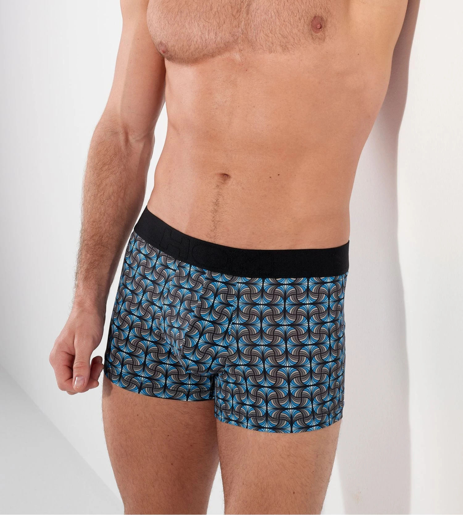 Boxer Homme HOM Aloys en Microfibre – Motifs Art Déco Bleu et Gris 3 Boxer Homme HOM Aloys en Microfibre – Motifs Art Déco Bleu et Gris