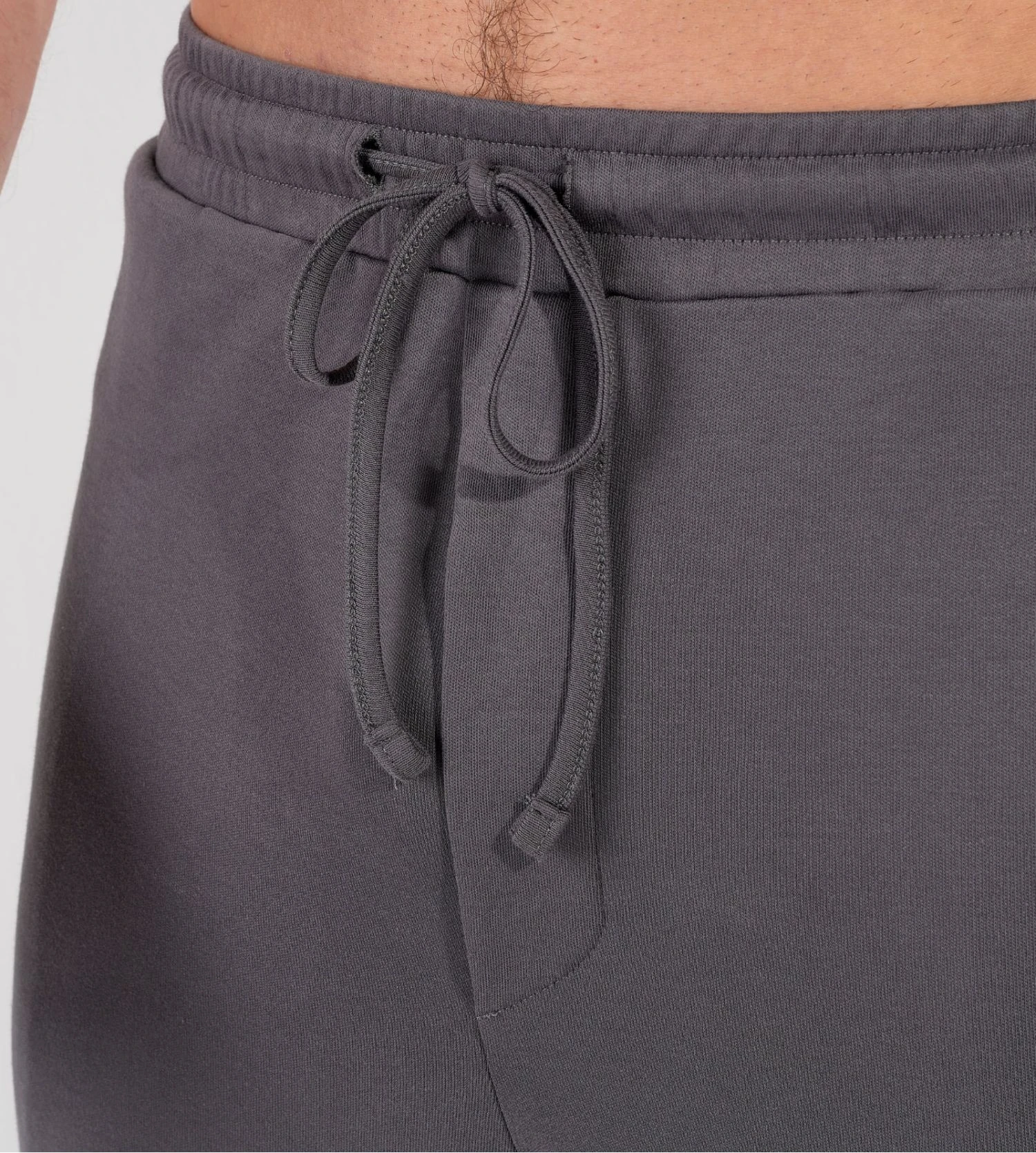 Pyjama Long Homme HOM Aloys en Coton – Imprimé Graphique Gris et Bleu 6 Pyjama Long Homme HOM Aloys en Coton – Imprimé Graphique Gris et Bleu – Image 4