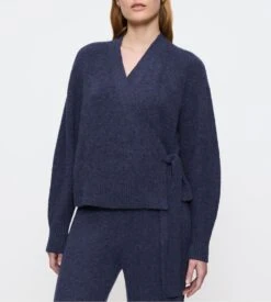 Triumph Amourette Cozy Bleu Foncé – Cardigan Cache-Cœur en Maille Molletonnée -Lingerie Sipp amourette cozy cardigan fonce bleu 4