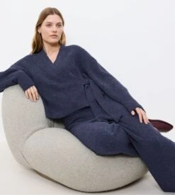 Triumph Amourette Cozy Bleu Foncé – Cardigan Cache-Cœur en Maille Molletonnée -Lingerie Sipp amourette cozy cardigan fonce bleu 5