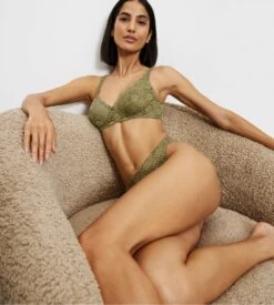 Triumph Soutien Gorge Sans Armatures Amourette Martini Olive 15 Triumph Soutien Gorge Sans Armatures Amourette Martini Olive -Lingerie Sipp amourette sg sans armature 7309 martini olive 5