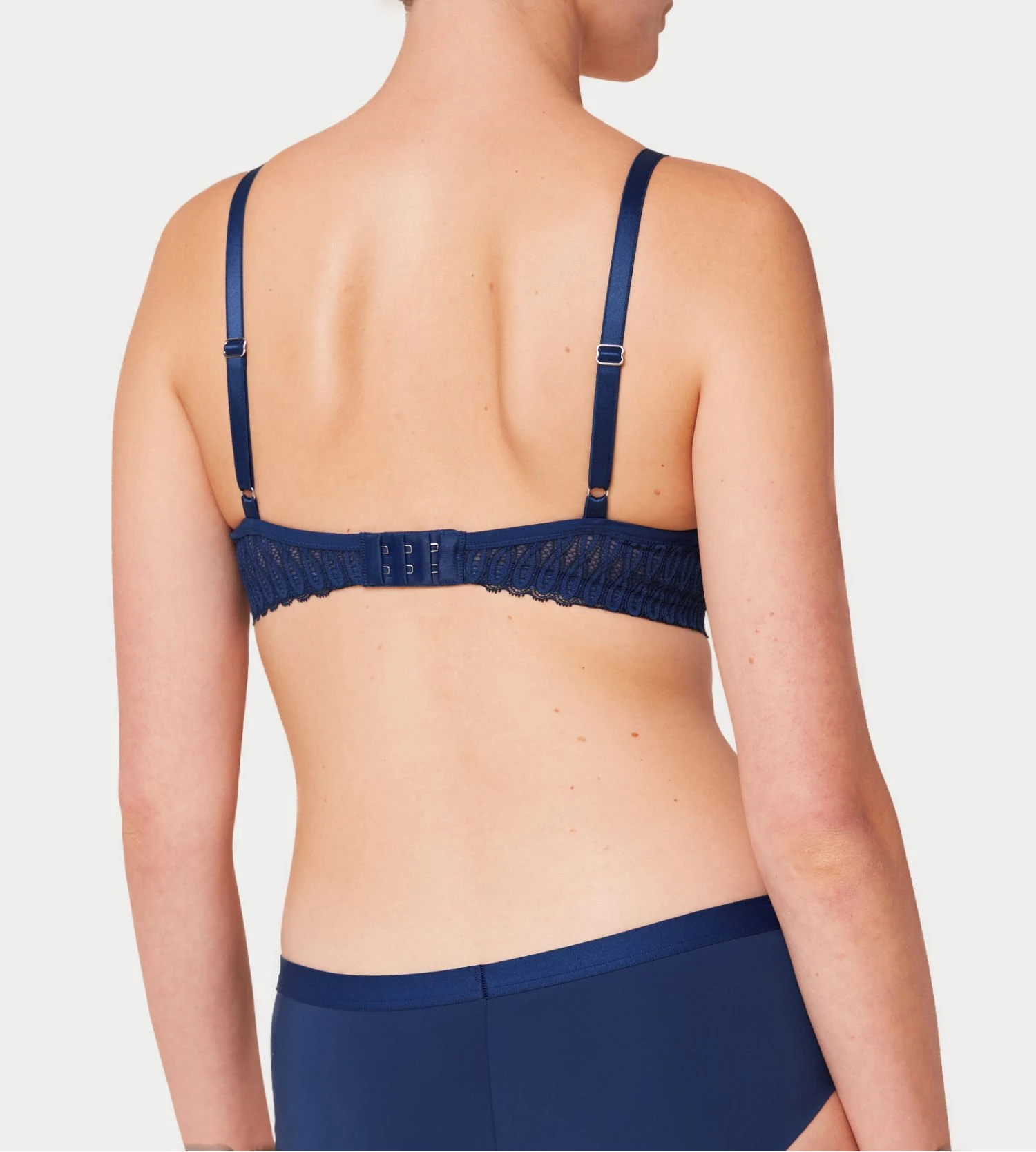 Triumph Soutien-gorge Balconnet Aura Spotlight Deep Water 6 Triumph Soutien-gorge Balconnet Aura Spotlight Deep Water – Image 4