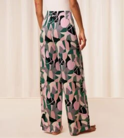 Triumph Aura Spotlight Pantalon Large Fluide à Motif Floral Marine et Pinces 11 Triumph Aura Spotlight Pantalon Large Fluide à Motif Floral Marine et Pinces -Lingerie Sipp aura spotlight trousers pant large a pince m023 multi colour 3
