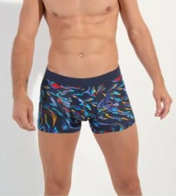 Hom Boxer BALI Navy Print – Boxer Homme en Microfibre à Motifs Vagues Multicolores -Lingerie Sipp bali boxer p0ra navy print bleu 5