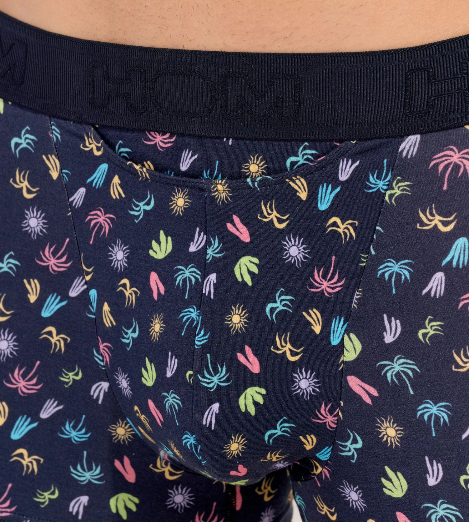 Hom Boxer Imprimé California HO1 Bleu – Sous-vêtement Tropical en Coton Modal à Ouverture Horizontale 5 Hom Boxer Imprimé California HO1 Bleu – Sous-vêtement Tropical en Coton Modal à Ouverture Horizontale – Image 3