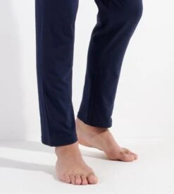 Hom Pyjama Long en Coton CAMERON – Imprimé Géométrique Art Déco Bleu Marine 16 Hom Pyjama Long en Coton CAMERON – Imprimé Géométrique Art Déco Bleu Marine -Lingerie Sipp cameron pyj long v iobi blue print bleu 6