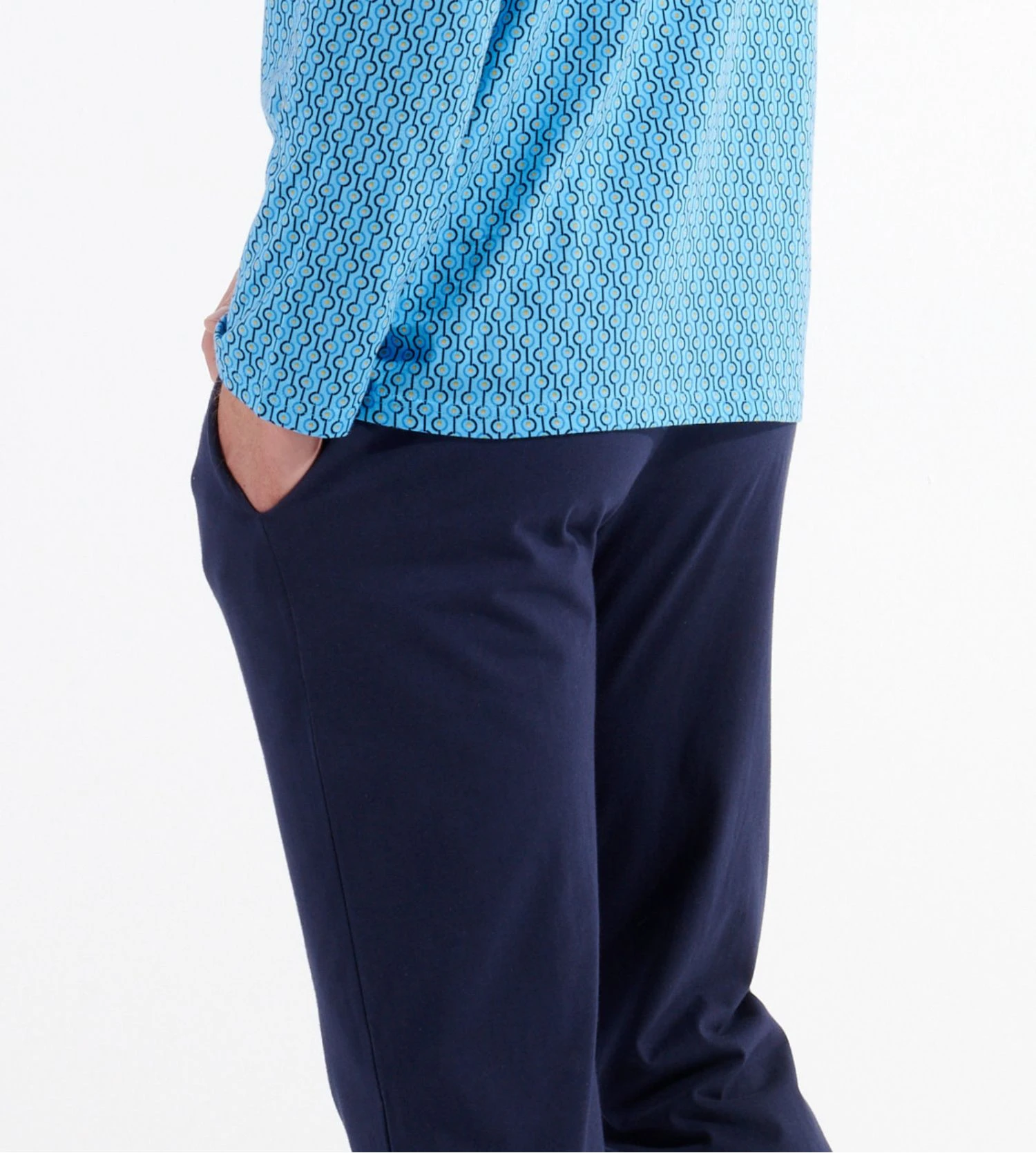 Hom Pyjama Long en Coton CAMERON – Imprimé Géométrique Art Déco Bleu Marine 10 Hom Pyjama Long en Coton CAMERON – Imprimé Géométrique Art Déco Bleu Marine – Image 8