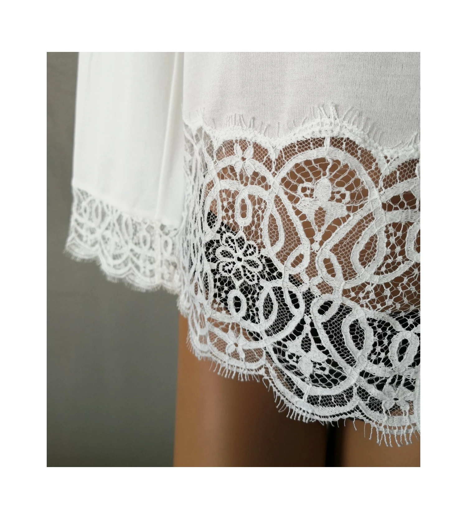 Cardigan Oscalito Blanc en Pur Coton d'Égypte et Dentelle de Calais Chantilly 5 Cardigan Oscalito Blanc en Pur Coton d'Égypte et Dentelle de Calais Chantilly – Image 3