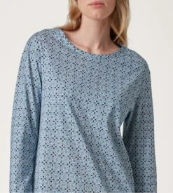 Calida Chemise de Nuit Ornament Nights Bleu en Coton - Manches Longues à Motif Ornemental -Lingerie Sipp cdn ml100cm 370 blue cotton 4