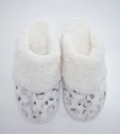 Chaussons Femme Massana Gris à Motif Cœur Léopard – Mules d'Hiver Douillettes -Lingerie Sipp chaussons dame vison vison 2