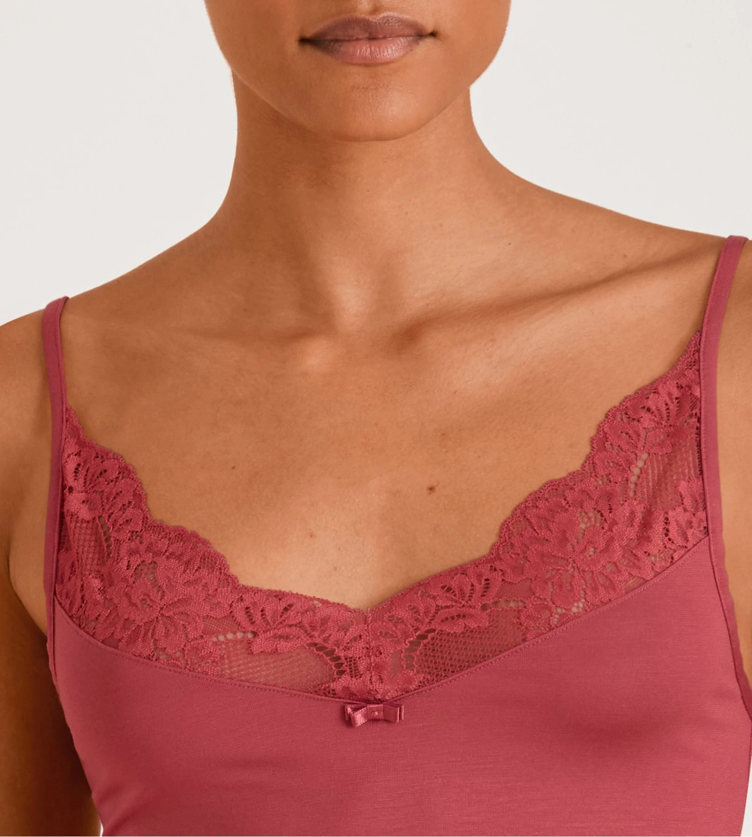 Calida Modal Sense Pomegranate Red - Débardeur en Dentelle à Fines Bretelles 6 Calida Modal Sense Pomegranate Red - Débardeur en Dentelle à Fines Bretelles – Image 4