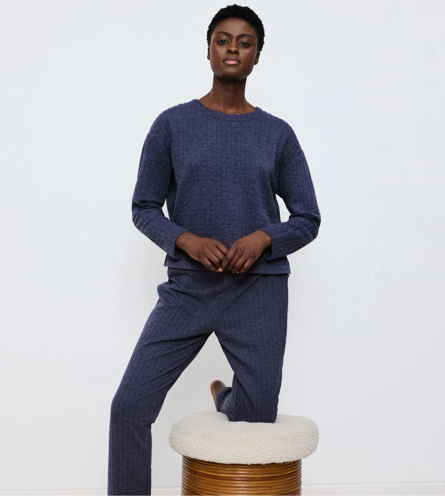 Triumph Pull Cozy Comfort Bleu Foncé - Sweat Matelassé Col Rond Femme 8 Triumph Pull Cozy Comfort Bleu Foncé - Sweat Matelassé Col Rond Femme – Image 6