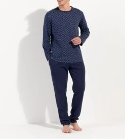 Hom Cyrus Navy Geometric Print – Cotton Interlock Long-Sleeved Winter Pajamas 17 Hom Cyrus Navy Geometric Print – Cotton Interlock Long-Sleeved Winter Pajamas -Lingerie Sipp cyrus pyj u long nterlock i0ra navy print bleu 7