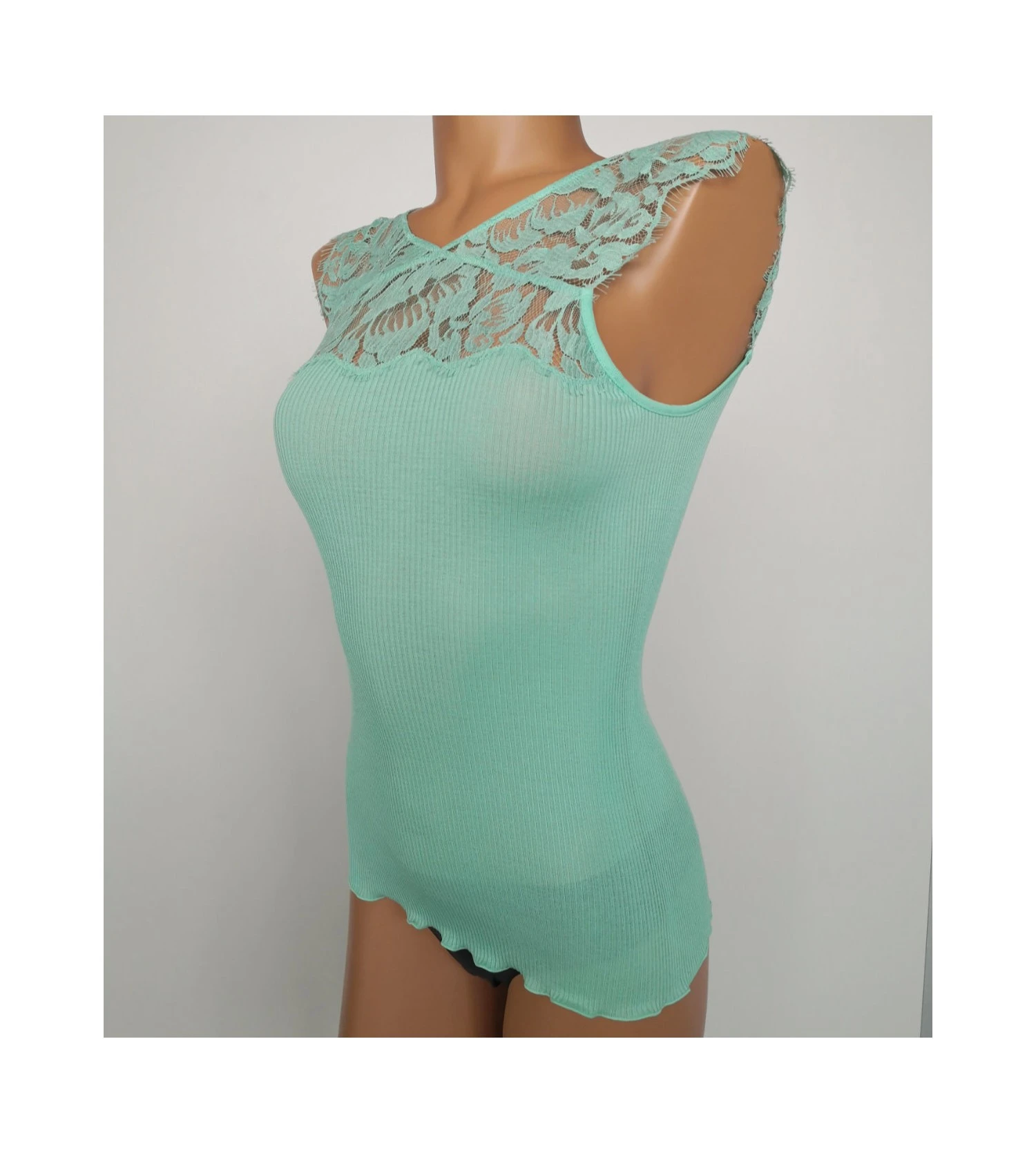 Oscalito Débardeur Menthe en Coton Fil d'Écosse – Top Dentelle Chantilly et Plumetis 5 Oscalito Débardeur Menthe en Coton Fil d'Écosse – Top Dentelle Chantilly et Plumetis – Image 3