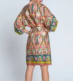 Lise Charmel Libertine en Fleurs – Déshabillé Kimono en Satin de Viscose Imprimé Floral -Lingerie Sipp deshabille libertine en fleurs libre eclosion 2