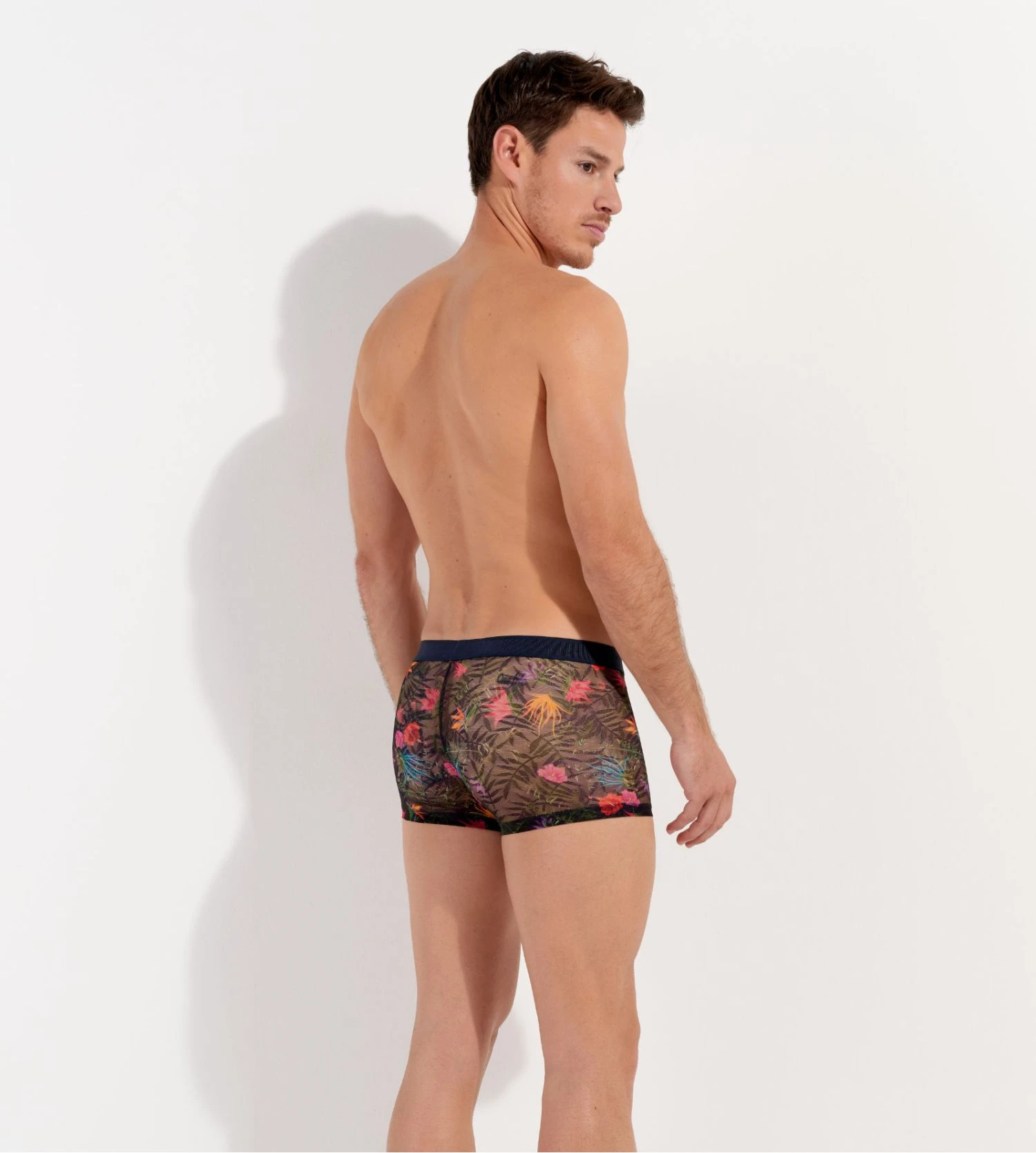 Hom Boxer Exotica Noir en Dentelle et Tulle Graphique – Sous-vêtement Homme Transparent Imprimé Floral 7 Hom Boxer Exotica Noir en Dentelle et Tulle Graphique – Sous-vêtement Homme Transparent Imprimé Floral – Image 5