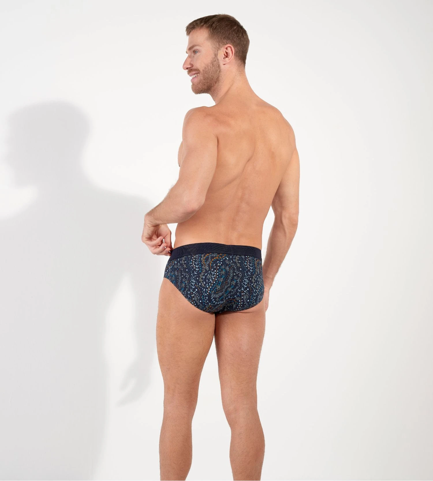 HOM Slip Homme Fontainebleau – Imprimé Bleu Élégant en Coton et Modal 6 HOM Slip Homme Fontainebleau – Imprimé Bleu Élégant en Coton et Modal – Image 4