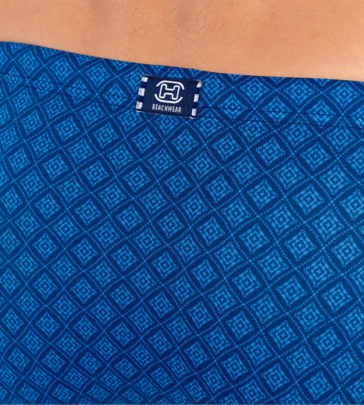 Slip De Bain Bleu Pour Homme Imprimé Motifs Géométrique Hendaye 6 Slip De Bain Bleu Pour Homme Imprimé Motifs Géométrique Hendaye – Image 4