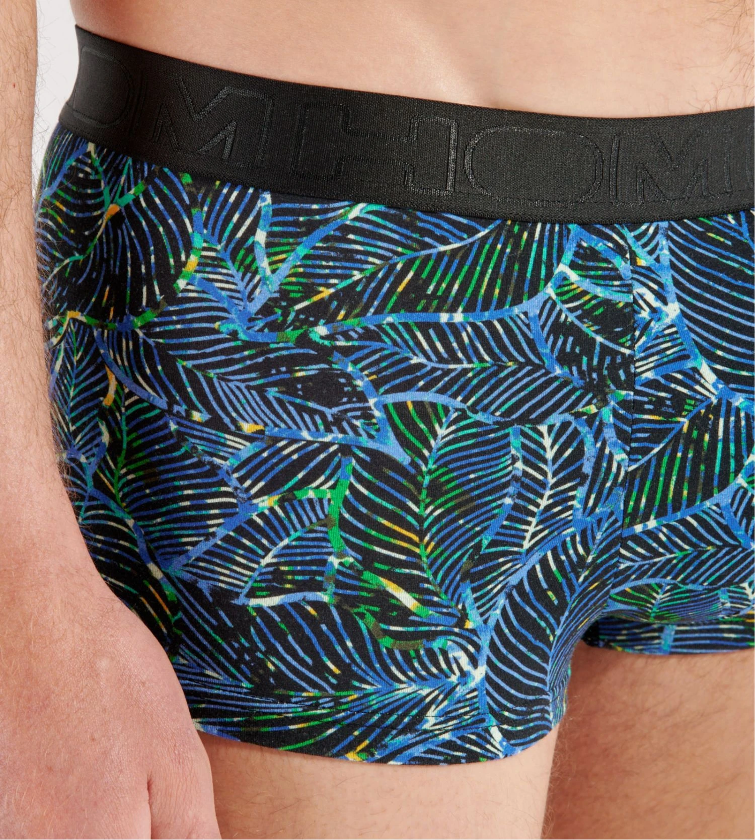 Shorty Homme Hom JARROD Blue Print – Boxer Court en Coton & Modal Imprimé Feuillage Lumineux 7 Shorty Homme Hom JARROD Blue Print – Boxer Court en Coton & Modal Imprimé Feuillage Lumineux – Image 5