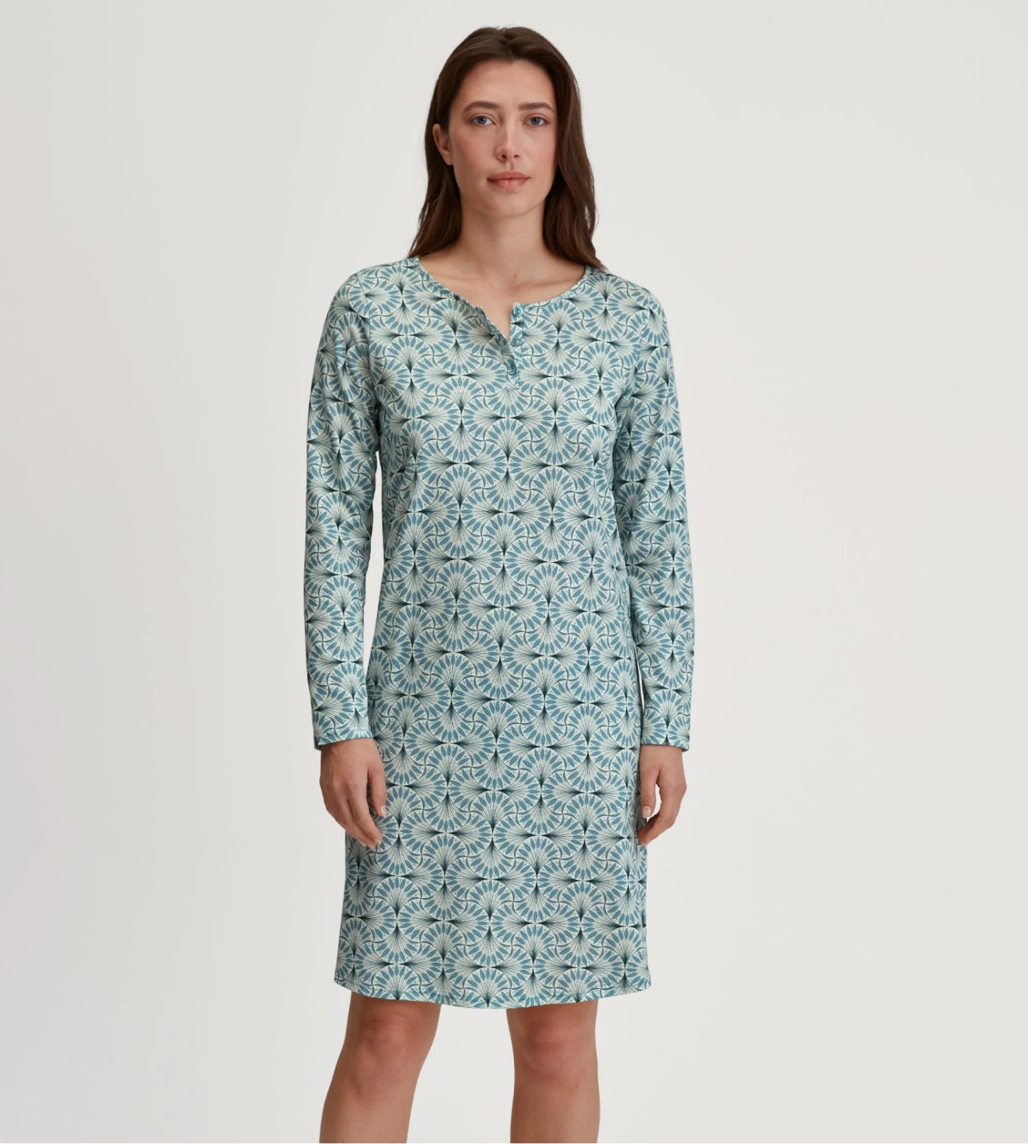 Calida Mystic Nights Smoke Blue – Chemise de Nuit Manches Longues en Coton Bio Interlock 3 Calida Mystic Nights Smoke Blue – Chemise de Nuit Manches Longues en Coton Bio Interlock