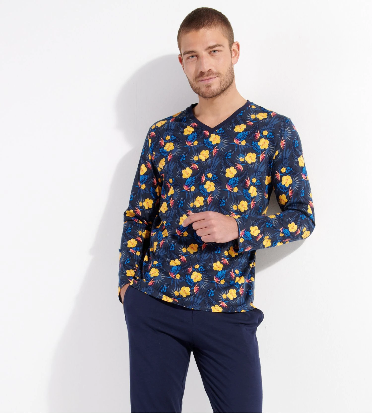 Hom Pyjama Long LUCKY Navy Print – Ensemble de Nuit en Coton Jersey à Imprimé Floral 5 Hom Pyjama Long LUCKY Navy Print – Ensemble de Nuit en Coton Jersey à Imprimé Floral – Image 3