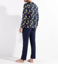 Hom Pyjama Long LUCKY Navy Print – Ensemble de Nuit en Coton Jersey à Imprimé Floral 13 Hom Pyjama Long LUCKY Navy Print – Ensemble de Nuit en Coton Jersey à Imprimé Floral -Lingerie Sipp lucky pyj long v p0ra navy print bleu 3