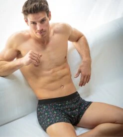 Hom Boxer HO1 Menorca Noir – Boxer Homme à Ouverture Horizontale en Coton Modal 13 Hom Boxer HO1 Menorca Noir – Boxer Homme à Ouverture Horizontale en Coton Modal -Lingerie Sipp menorca boxer comfort ho1 i004 black print noir 5