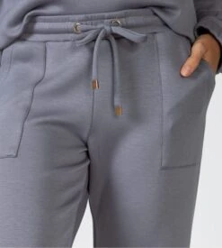 Massana Pantalon Droit Chill Gris – Bas de Jogging Large en Viscose pour Femme 8 Massana Pantalon Droit Chill Gris – Bas de Jogging Large en Viscose pour Femme -Lingerie Sipp mixmatch pantalon droit jogging gris 2