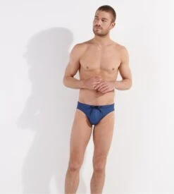 HOM Slip de Bain Mini Morny Navy Print - Maillot de Bain Homme Coupe Standard 12 HOM Slip de Bain Mini Morny Navy Print - Maillot de Bain Homme Coupe Standard -Lingerie Sipp morny mini bain i0ra navy print bleu 4