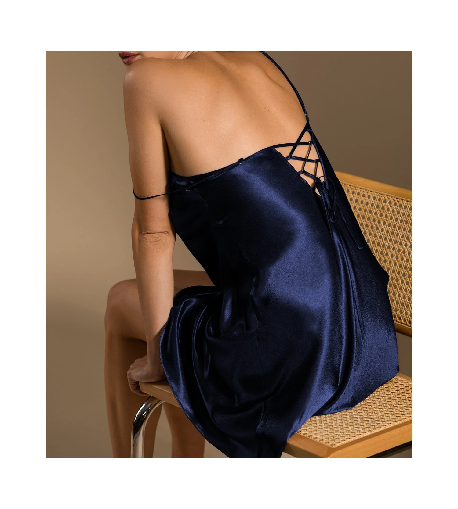 Nuisette En Satin Avec Laçage Dos Dark Navy 3 Nuisette En Satin Avec Laçage Dos Dark Navy