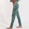 Banana Moon Pantalon En Velours Keenan Sealake Vert 2 Banana Moon Pantalon En Velours Keenan Sealake Vert -Lingerie Sipp pantalon velours amande hkc27