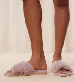 Triumph Pantoufles Femme Rose Pâle en Fausse Fourrure Recyclée - Chaussons Douillets Pilou Pilou -Lingerie Sipp pantouffle fourrure rose pale 2