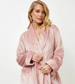 Peignoir Pilou Femme Aruelle Eva Rose – Robe de Chambre Ultra Douce à Détails Satin -Lingerie Sipp peignoir col chale pilou uni rose pink 3