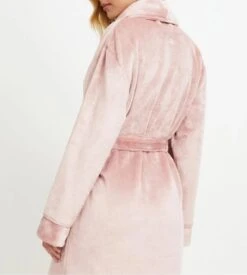 Peignoir Pilou Femme Aruelle Eva Rose – Robe de Chambre Ultra Douce à Détails Satin -Lingerie Sipp peignoir col chale pilou uni rose pink 4