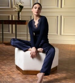 Lise Charmel Plaisir Caresse Pierre Bleue – Top Manches Longues Laine & Soie avec Dentelle de Luxe -Lingerie Sipp plaisir caresse t shirt ml laine et soie 5066 pierre bleue 4