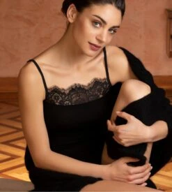 Lise Charmel Plaisir Caresse Noir - Top en Laine et Soie avec Dentelle Raffinée 13 Lise Charmel Plaisir Caresse Noir - Top en Laine et Soie avec Dentelle Raffinée -Lingerie Sipp plaisir caresse top laine soie noir lise charmel 2