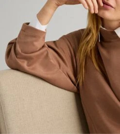 Pull Col Montant Ysabel Mora Marron – Sweat Homewear en Viscose Douce -Lingerie Sipp pull col chemine ample canela 4