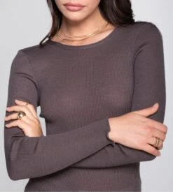 Pull Oscalito Taupe en Laine et Soie à Fils Argentés – Top Col Rond en Maille Côtelée 10 Pull Oscalito Taupe en Laine et Soie à Fils Argentés – Top Col Rond en Maille Côtelée -Lingerie Sipp pull femme laine et soie taupe 2