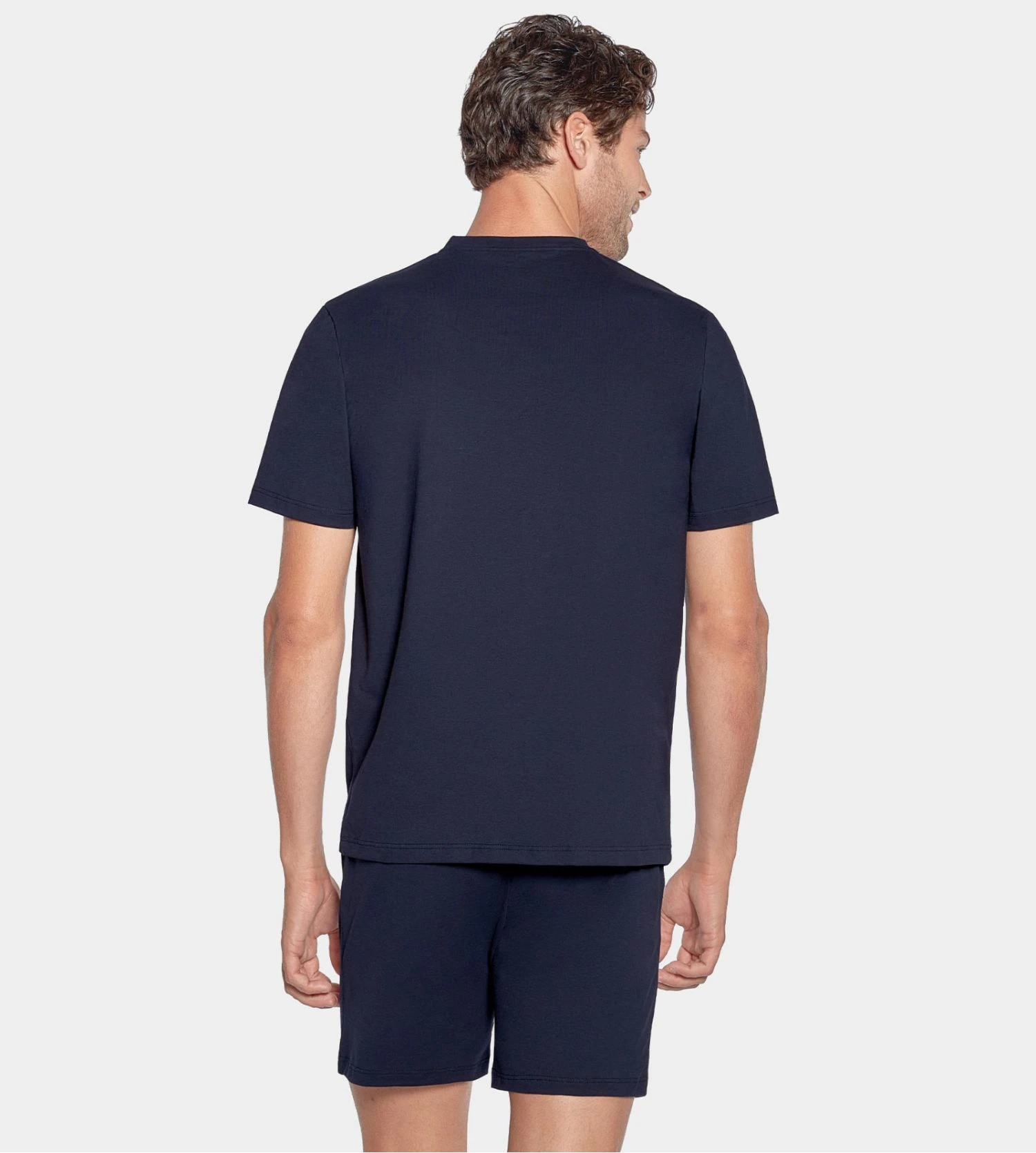 Eden Park Pyjama Court Homme Marine en Coton – Ensemble T-shirt Col V et Short Signature 5 Eden Park Pyjama Court Homme Marine en Coton – Ensemble T-shirt Col V et Short Signature – Image 3