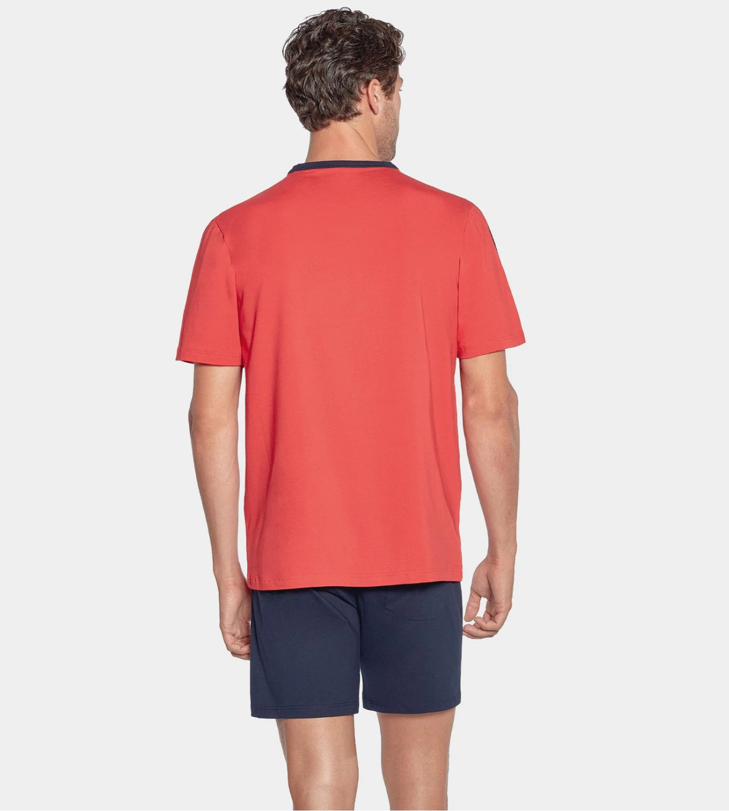 Eden Park Rouge Tango à Bandes Tricolores – Pyjama Court Col V en Coton pour Homme 5 Eden Park Rouge Tango à Bandes Tricolores – Pyjama Court Col V en Coton pour Homme – Image 3