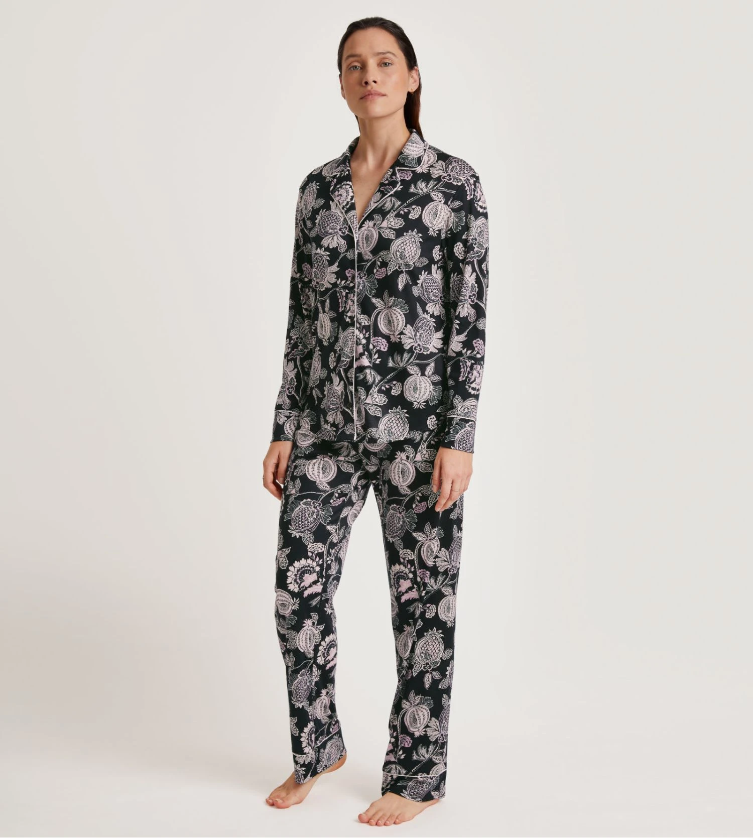 Calida Pyjama Femme Moonlight Dreams Imprimé Noir - Ensemble en Modal et Soie Coupe Droite 5 Calida Pyjama Femme Moonlight Dreams Imprimé Noir - Ensemble en Modal et Soie Coupe Droite – Image 3