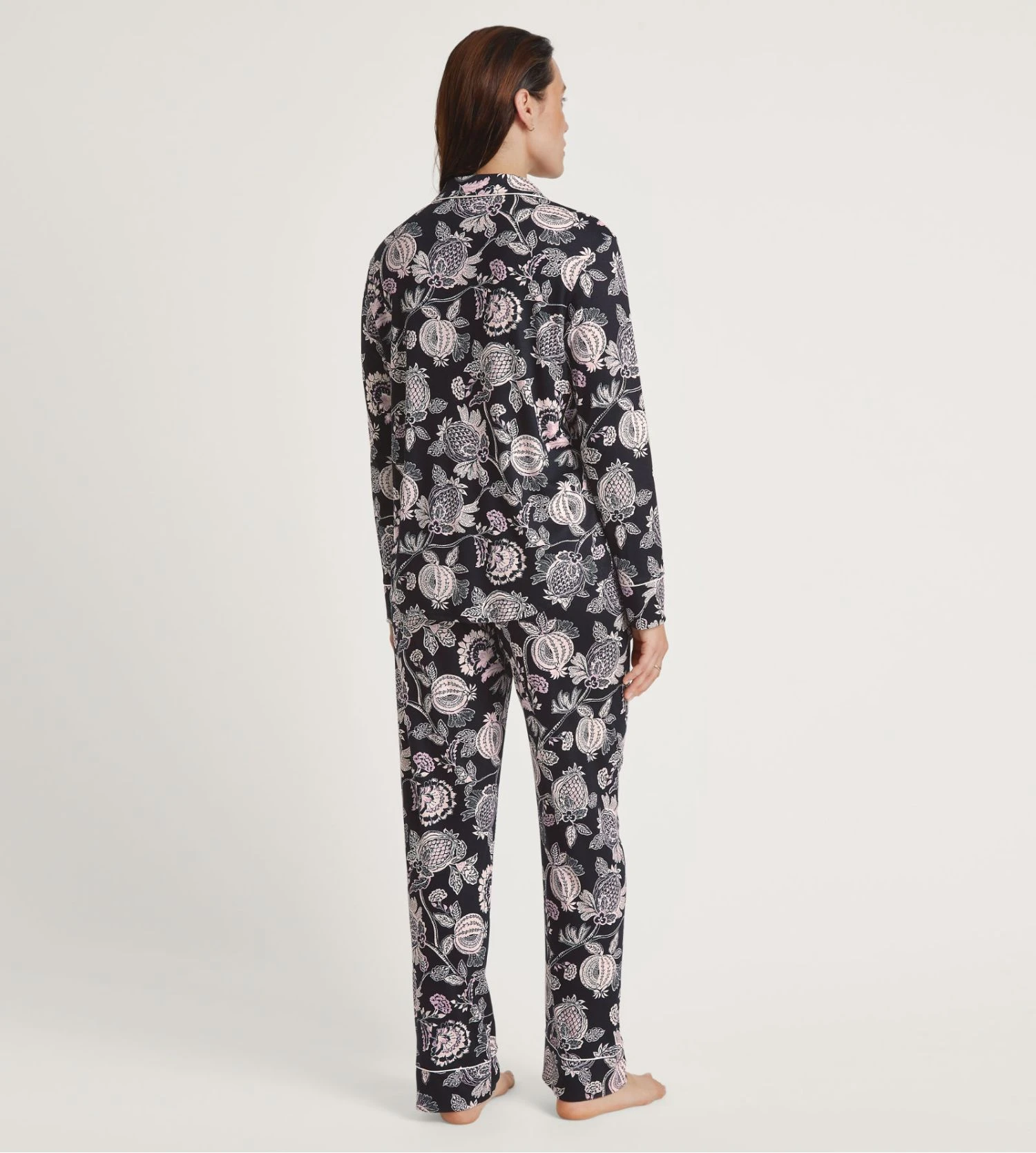 Calida Pyjama Femme Moonlight Dreams Imprimé Noir - Ensemble en Modal et Soie Coupe Droite 6 Calida Pyjama Femme Moonlight Dreams Imprimé Noir - Ensemble en Modal et Soie Coupe Droite – Image 4