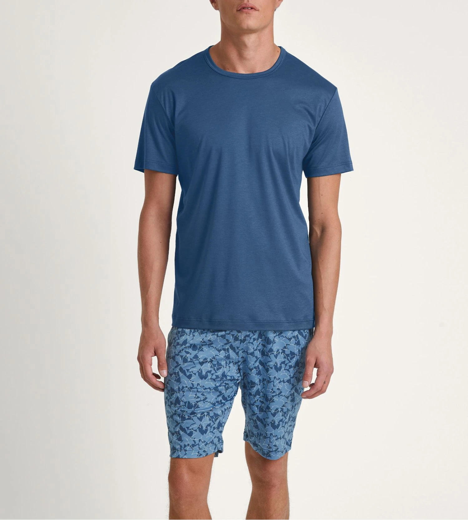 Calida Pyjama Court Relax Superlight Saragossa Blue – Ensemble T-Shirt Uni et Short Imprimé Géométrique 3 Calida Pyjama Court Relax Superlight Saragossa Blue – Ensemble T-Shirt Uni et Short Imprimé Géométrique
