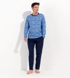 Hom Pyjama Long Vibe Imprimé Graphique Bleu – Ensemble de Nuit 100% Coton 12 Hom Pyjama Long Vibe Imprimé Graphique Bleu – Ensemble de Nuit 100% Coton -Lingerie Sipp pyjama long homme vibe imprime bleu 4