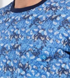 Hom Pyjama Long Vibe Imprimé Graphique Bleu – Ensemble de Nuit 100% Coton 13 Hom Pyjama Long Vibe Imprimé Graphique Bleu – Ensemble de Nuit 100% Coton -Lingerie Sipp pyjama long homme vibe imprime bleu 5