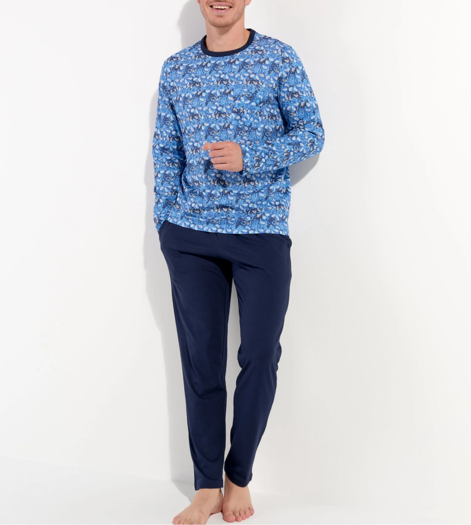Hom Pyjama Long Vibe Imprimé Graphique Bleu – Ensemble de Nuit 100% Coton 3 Hom Pyjama Long Vibe Imprimé Graphique Bleu – Ensemble de Nuit 100% Coton