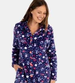 Massana Robe de Chambre Longue en Pilou Bleu – Peignoir Polaire Femme Boutonné 8 Massana Robe de Chambre Longue en Pilou Bleu – Peignoir Polaire Femme Boutonné -Lingerie Sipp rdc bout pilou fleuri t04 bleu 2