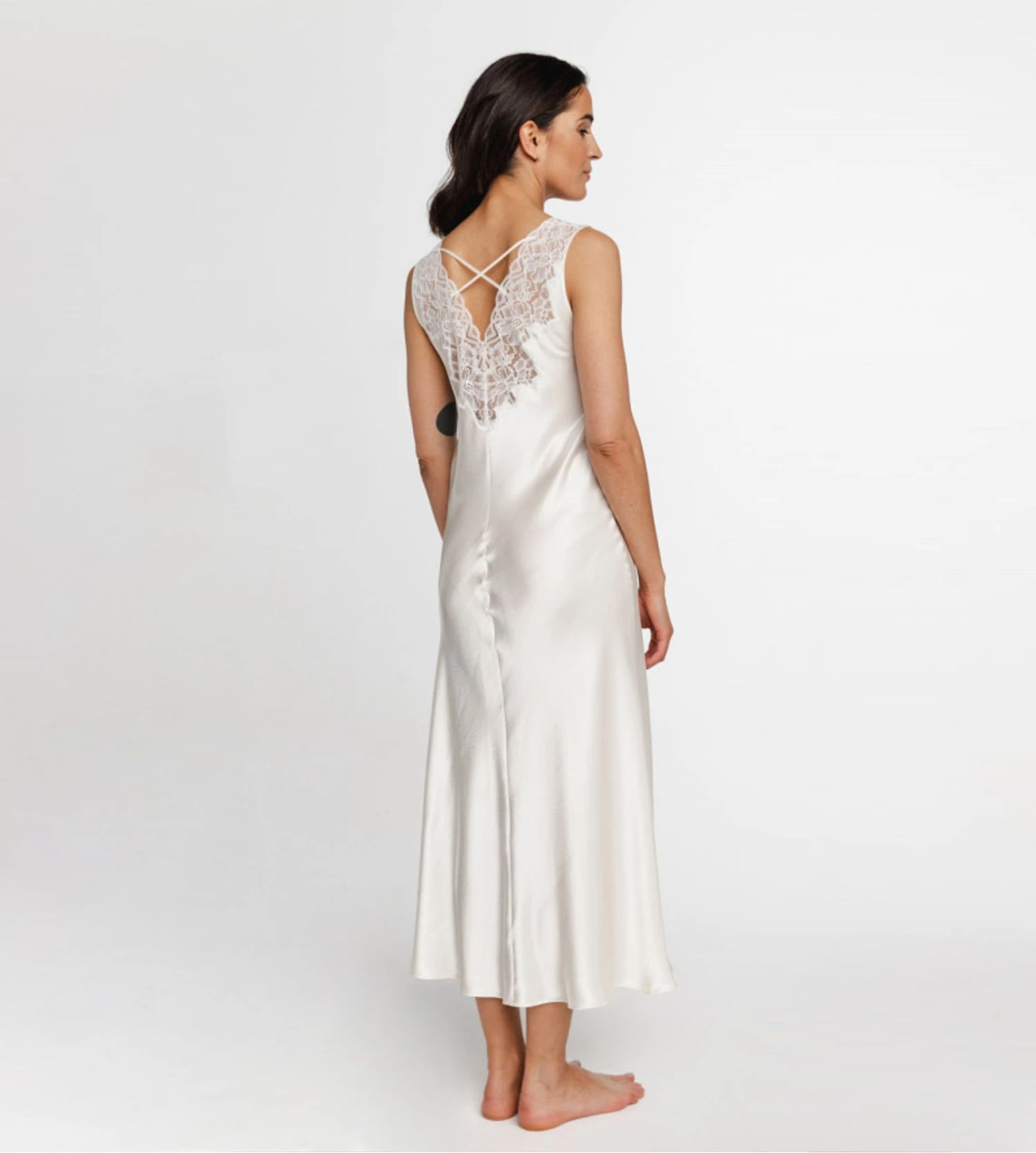 Nuisette Longue En Satin Et Dentelle Crème 5 Nuisette Longue En Satin Et Dentelle Crème – Image 3