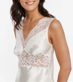 Nuisette Longue En Satin Et Dentelle Crème 12 Nuisette Longue En Satin Et Dentelle Crème -Lingerie Sipp rio nuis longue satin dent 130cm cream 002 4
