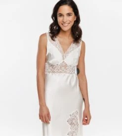 Nuisette Longue En Satin Et Dentelle Crème 13 Nuisette Longue En Satin Et Dentelle Crème -Lingerie Sipp rio nuis longue satin dent 130cm cream 002 5